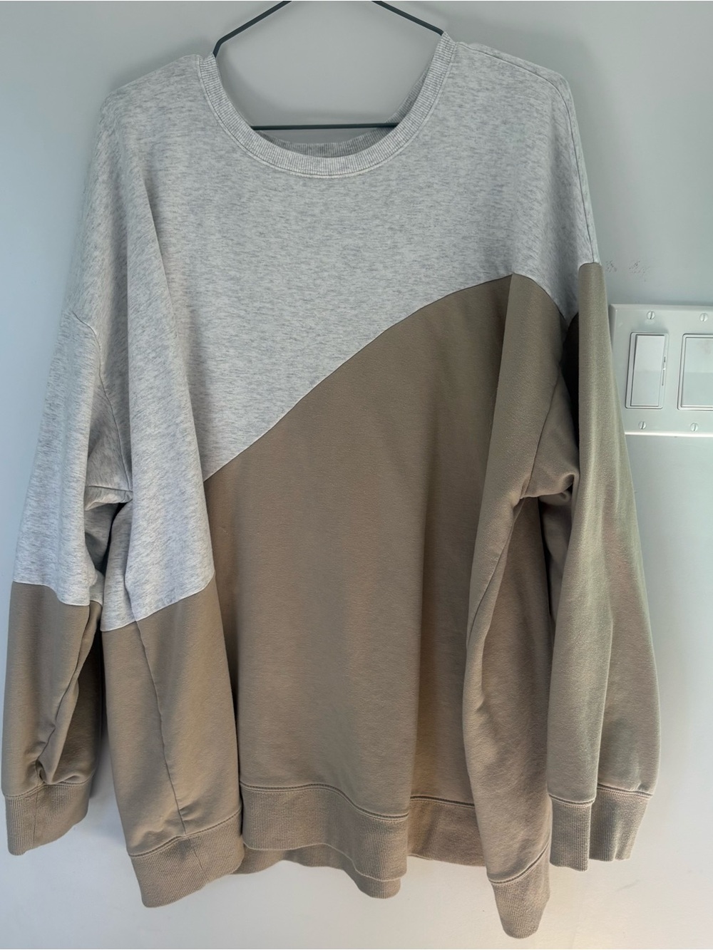 Torrid Super Soft Fleece Colorblock Oversized Sweatshirt Grey Brown Size 3